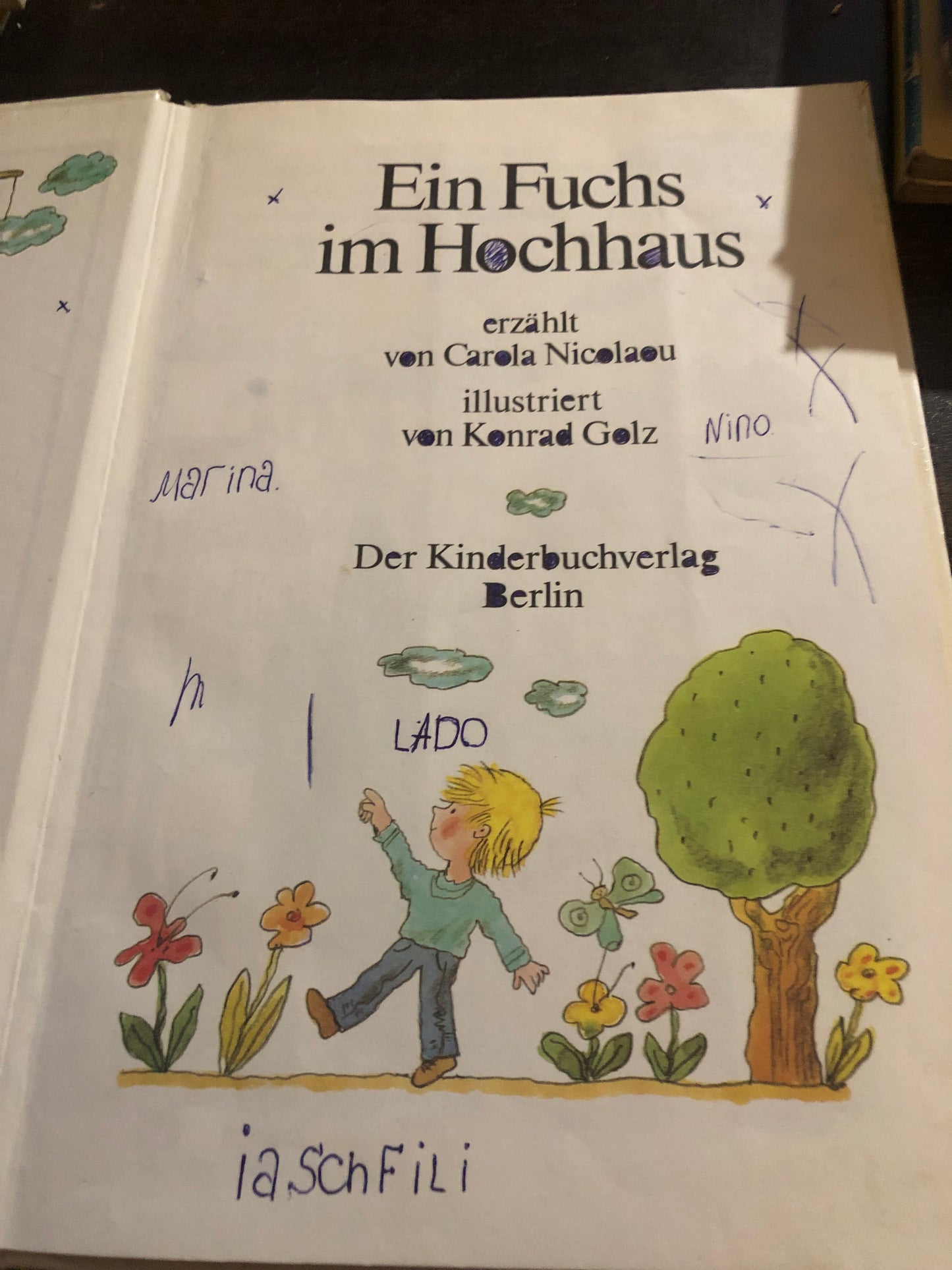 C. Nicolaou, K. Golz - Ein fuchsim Hochhaus