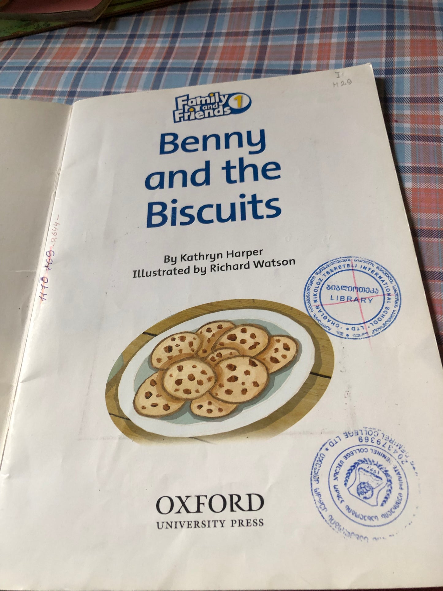 Family and friends(1)-Benny and the biscuits