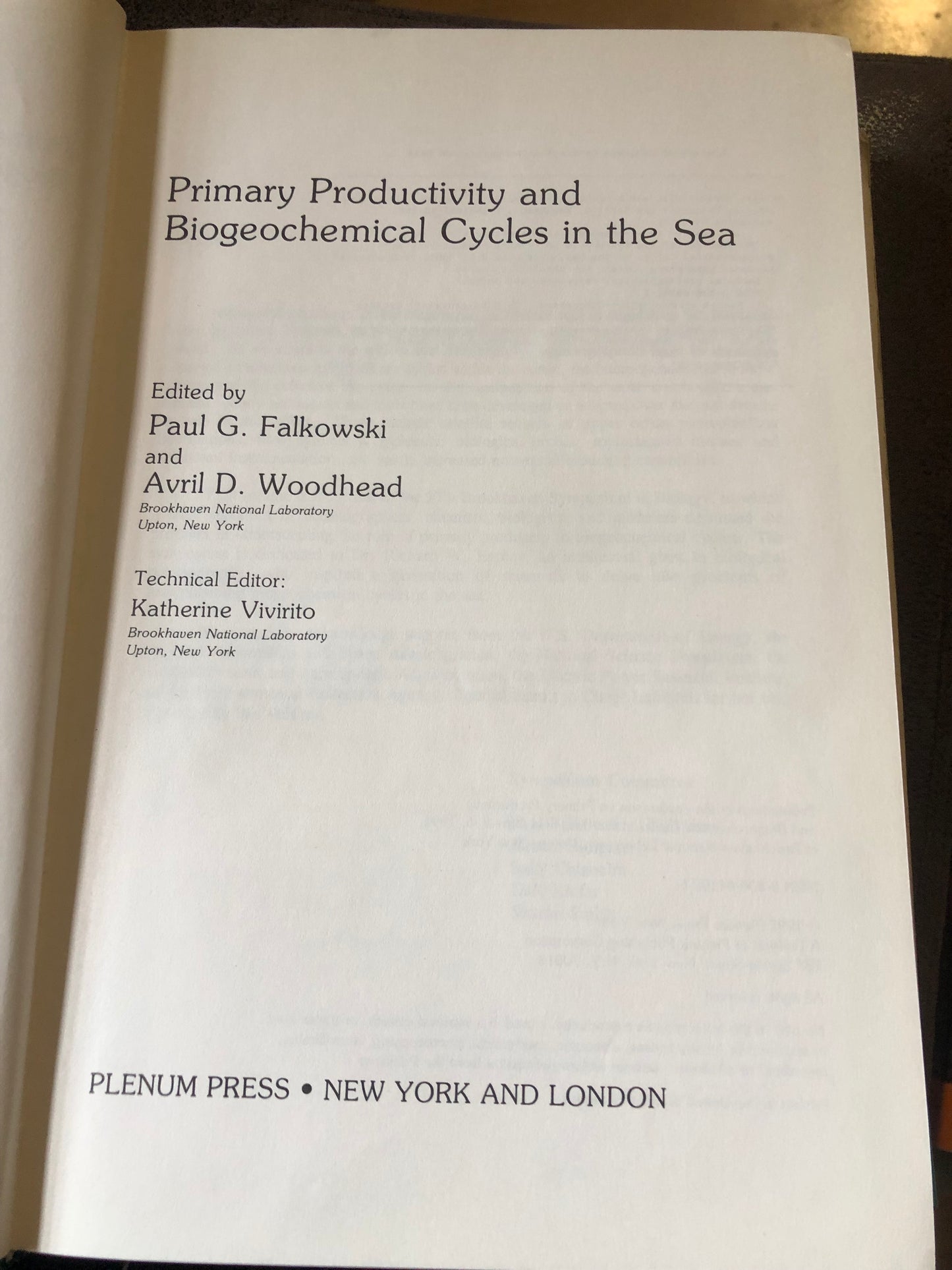 Primary productivity and biogeochemical cycles in the sea